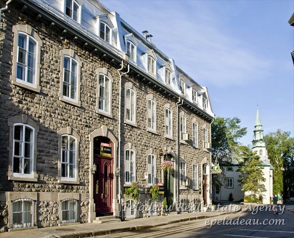 77 Rue Ste-Anne #200