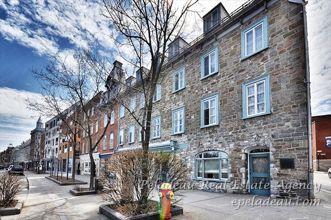 355 Rue St-Paul #204